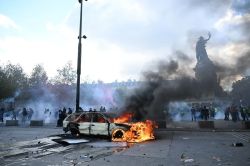 Manifestantes provocam incêndios e danificam edifícios em várias cidades francesas