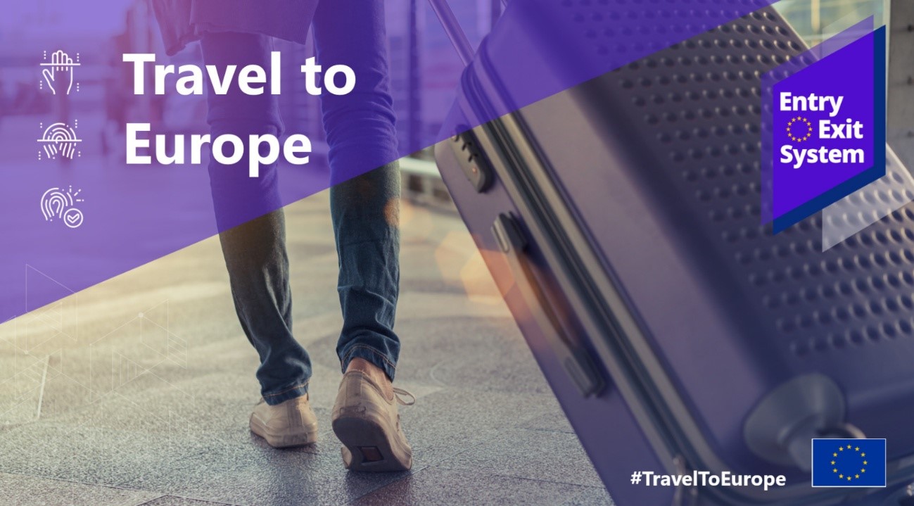 Pessoa a caminhar com uma mala de viagem num aeroporto, com o texto 'Travel to Europe' e referência ao Sistema de Entrada/Saída da União Europeia.